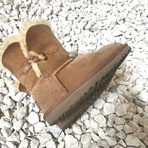 Ugg Kids 12 Tan Suede Shearling Boots